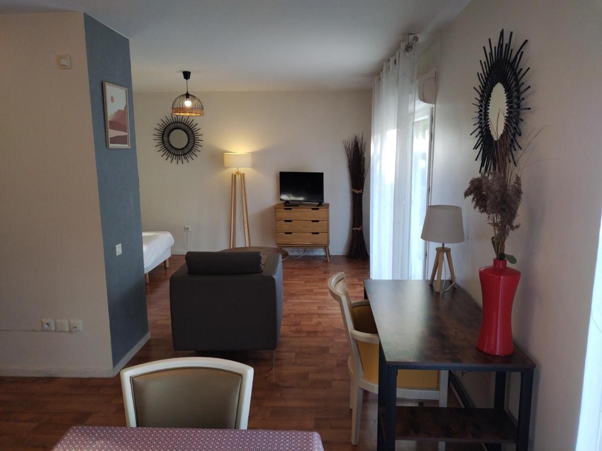 Brétigny-sur-Orge Residence Carouge Appart Hotel מראה חיצוני תמונה