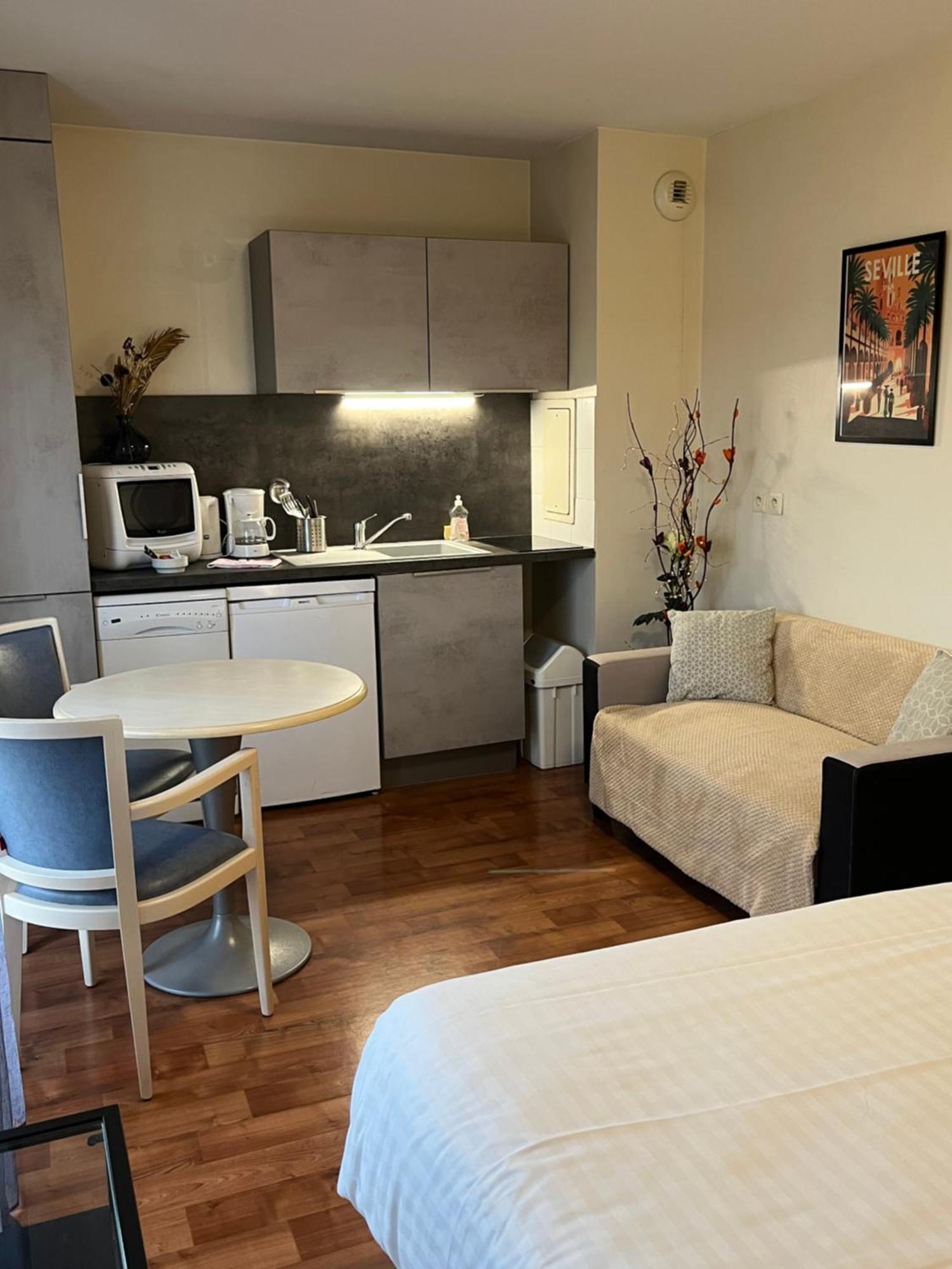 Brétigny-sur-Orge Residence Carouge Appart Hotel מראה חיצוני תמונה