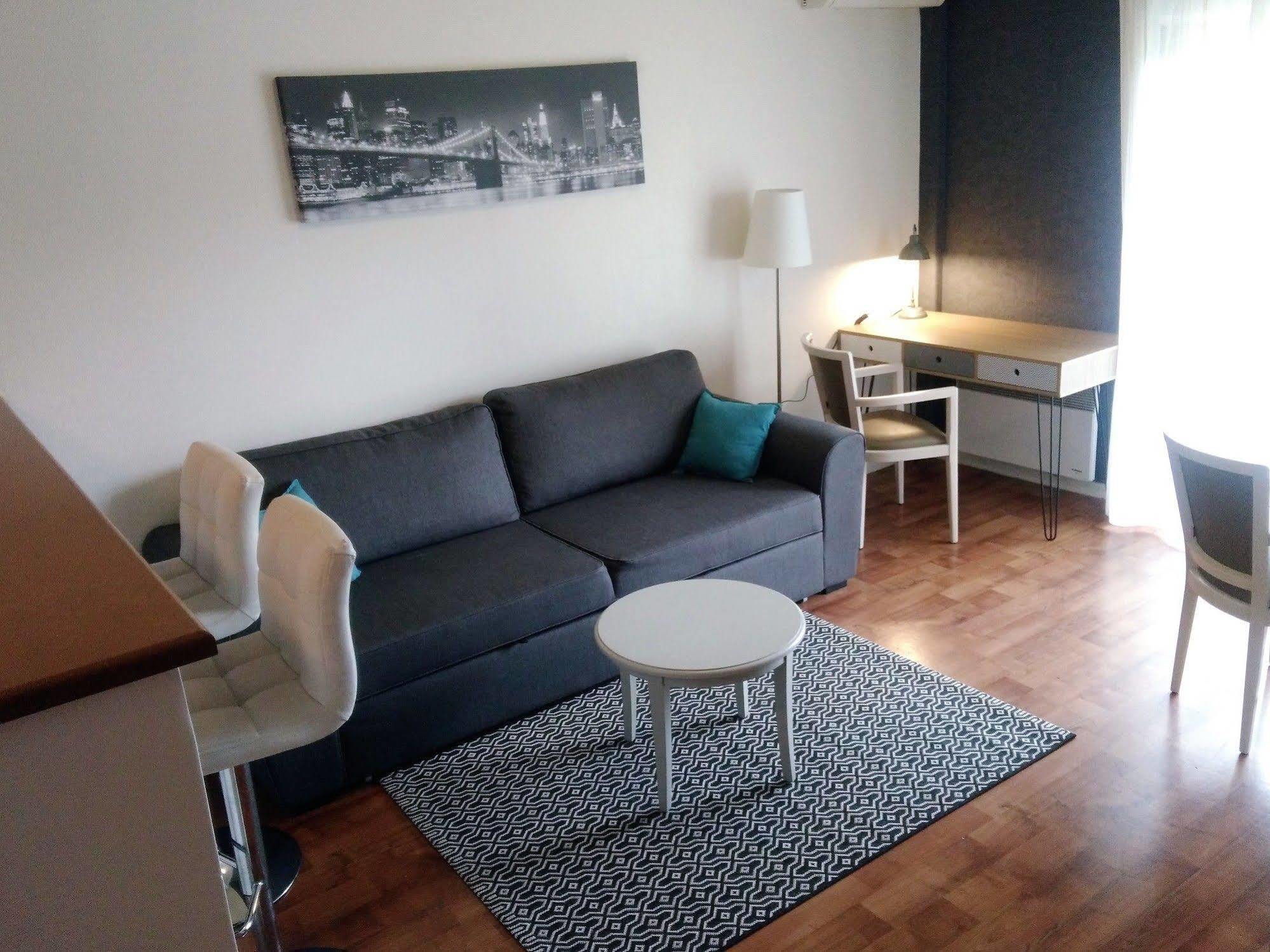 Brétigny-sur-Orge Residence Carouge Appart Hotel מראה חיצוני תמונה