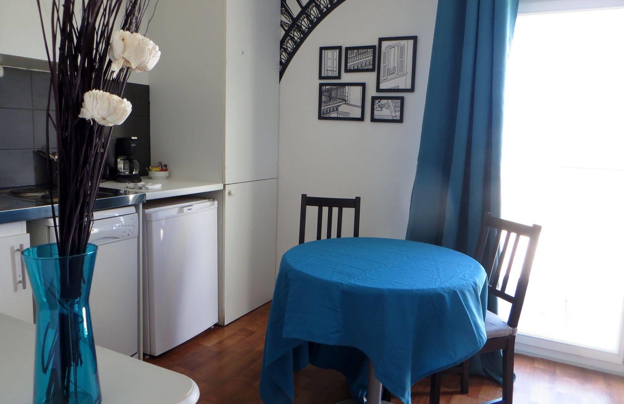Brétigny-sur-Orge Residence Carouge Appart Hotel מראה חיצוני תמונה