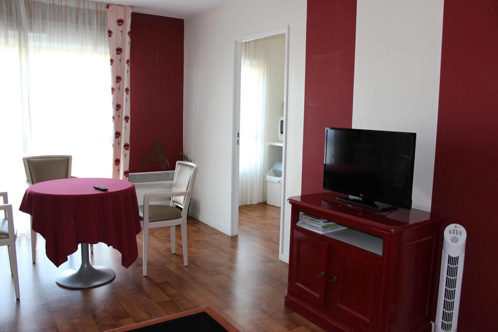 Brétigny-sur-Orge Residence Carouge Appart Hotel מראה חיצוני תמונה